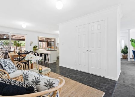 6 Benetti Close, Belmont QLD 4153 - House For Rent | Domain - Photo 2