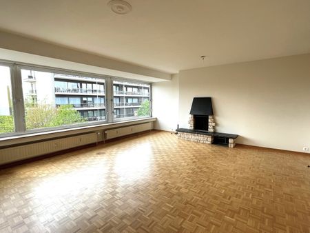 Appartement gelegen op de derde verdieping in de directe nabijheid van het centrum van Strombeek. - Foto 3