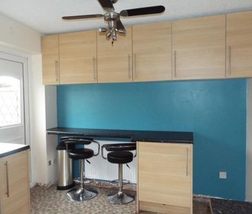 2 bedroom semi-detached house to rent - Photo 5