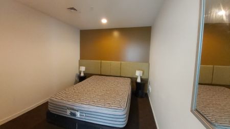 Furnished One Bedroom Apartment in the CBD, Hot & Cold Water Included. - Photo 3