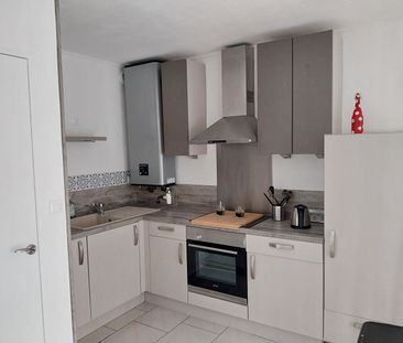 NIMES PROCHE GARE - STUDIO MEUBLE DE 31M2 AVEC TERRASSE ET GARAGE, - Photo 3