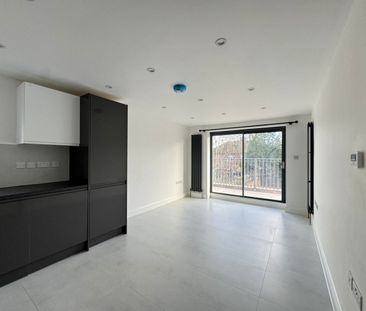 2 bed Apartment for Rent - Photo 6