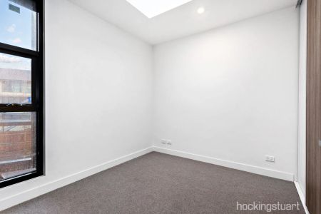 Near New Townhouse With Private Courtyard - Photo 5