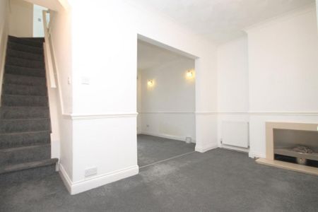 3 bedroom terraced house to rent - Photo 3