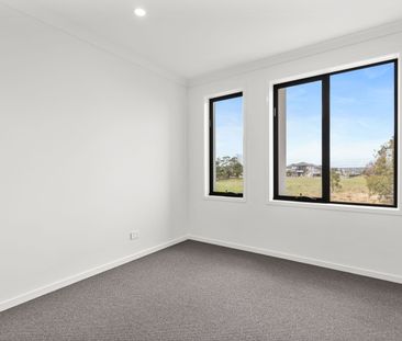 Brand New with 3 Bathrooms! - Photo 2