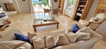 Tout savoir sur cette maison à Grimaud - Photo 2