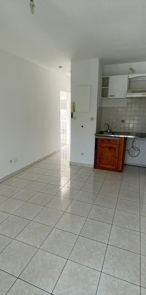 Location Appartement 1 pièce 20m² STE CLOTILDE 97490 - Photo 1