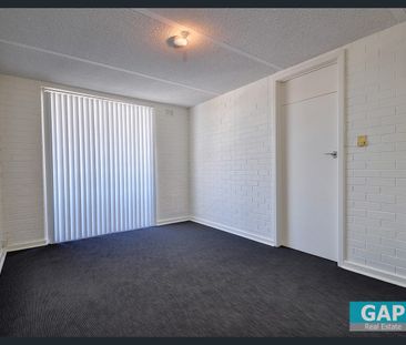 Secure complex - Photo 3