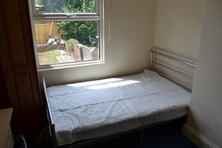 5 Bed Terraced House, Old Ashley Hill, BS6 - Photo 4