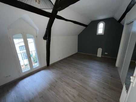 A LOUER - Quartier Palais Jacques Cœur - Appartement de standing de 117m² avec garage et dépendances. - Photo 3