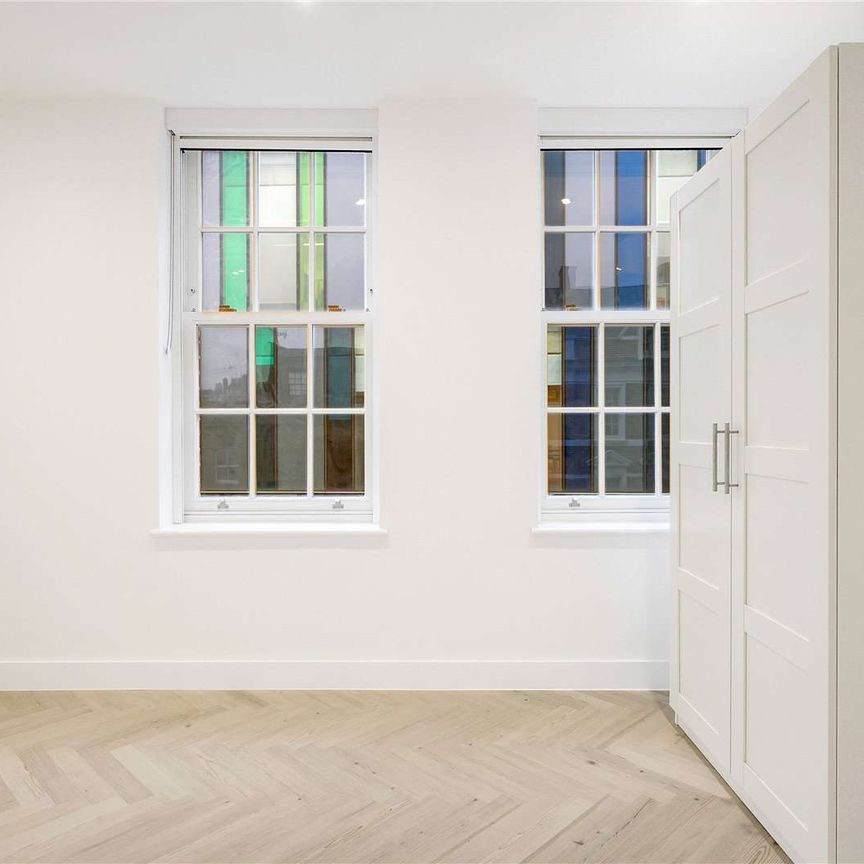 A newly refurbished second floor two bedroom flat with a separate study. - Photo 1