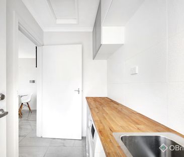 Beautifully Furnished 2-Bedroom Unit in Prime Oakleigh Location - Photo 4