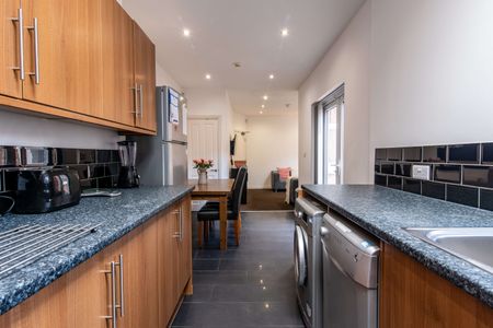 6 Bedroom Student home in Lenton Nottingham! 51 week contract! All bills inc and no fees! Room 3 - Photo 4