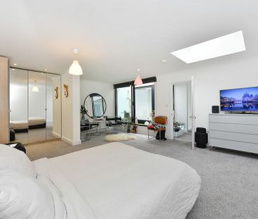 2 bedroom mews to rent - Photo 4