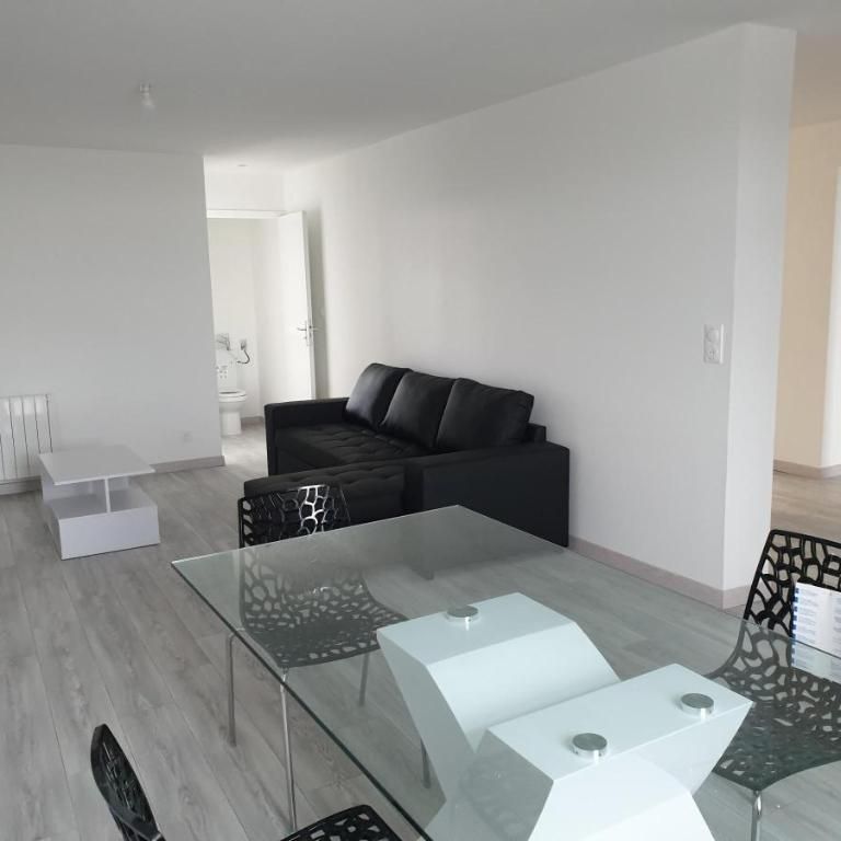 PONT A VENDIN: centre-ville, grand T4 duplex 2ème étage neuf meublé à 820 euros - Photo 1