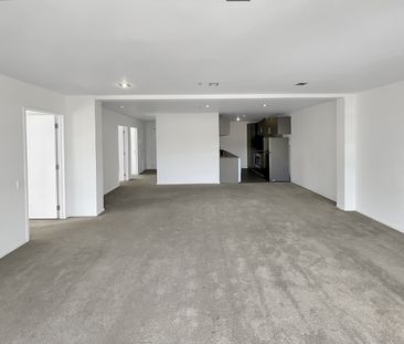 City Centre, 3Bedrooms, 2car parks - Photo 6