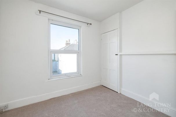 3 bedroom end of terrace house to rent - Photo 1