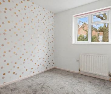 3 bedroom end of terrace house to rent - Photo 2