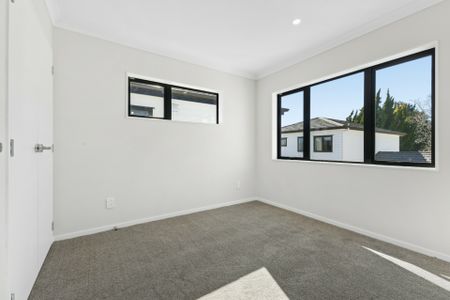 Modern Living, Nothing Short of Stunning - Photo 5