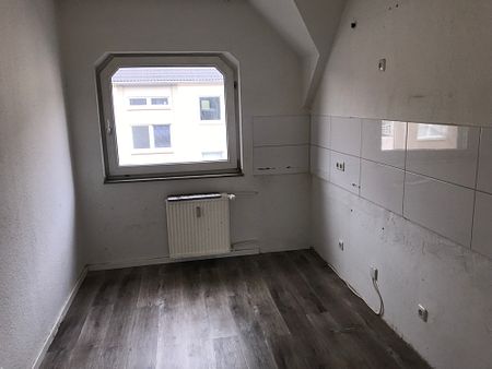 °Ansprechende renovierte DG Wohnung° 3 Zimmer mit Balkon - Photo 5