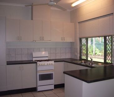 9 Lulworth Court - Photo 4