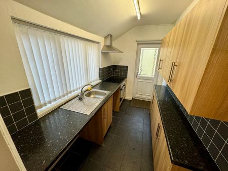 2 bedroom terraced house to rent - Photo 2