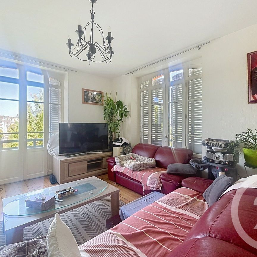 Location Appartement 3 pièces 85m² CHATEL GUYON 63140 - Photo 1