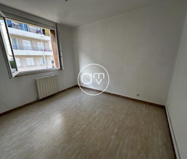 Location Appartement 4 pièces 63m² TOULON 83100 - Photo 3