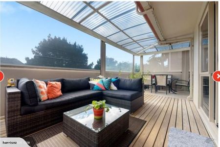 Modern, warm 3 bedroom, 2 bathroom; lg.deck/garage - Photo 4