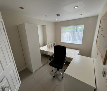 8 bedroom terraced house to rent - Photo 5