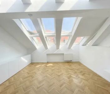 Klimatisiertes, attraktives Loft-Dachgeschoss - Photo 1