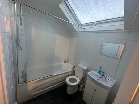 5 bedroom semi-detached house to rent - Photo 2