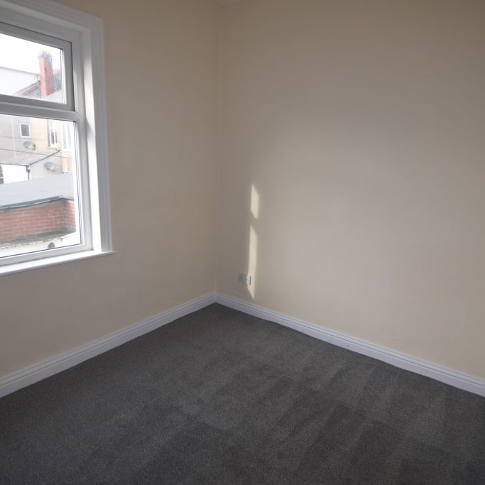 To Let 1 Bed Flat - Photo 1