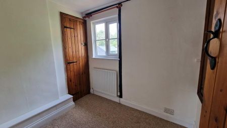 2 bedroom end of terrace house to rent - Photo 3