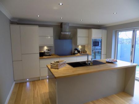 4 bedroom detached house to rent - Photo 5