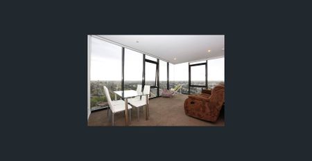 Large two bedroom apartment with stunning views - Photo 5