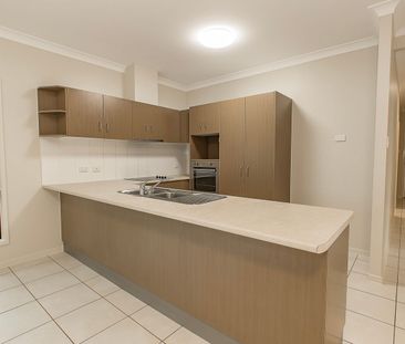 Splendid Living on Stephanie Street! - Photo 2