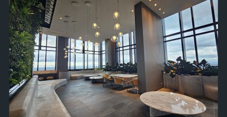 WINDOWS IN EACH BEDROOM, FURNISHED, FLEXIBLE TERM - Photo 4