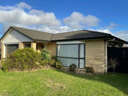 Spacious 4 bedroom home - Photo 3