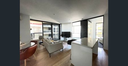 Stunning High-Rise 2Bed 2Bath | Panoramic Views | Prime Melbourne CBD Location - Photo 2