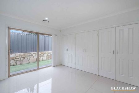 Spacious two bedroom home - Enter via side gate - Photo 5