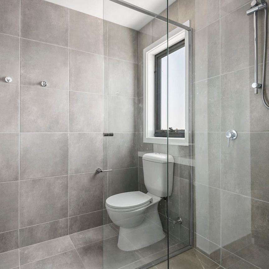 3 BEDROOM TOWNHOUSE - Photo 1