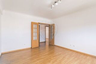 Rent Apartment 2 bedrooms Refurbished Marvila Lisboa - very quiet area - Photo 2