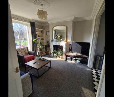 3 Bed Semi-Detached House, Glengall Road, SE15 - Photo 2