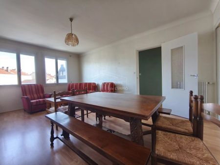 Location Maison 7 pièces 166m² DONGES 44480 - Photo 2