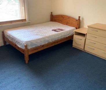 5 bedroom semi-detached house to rent - Photo 4