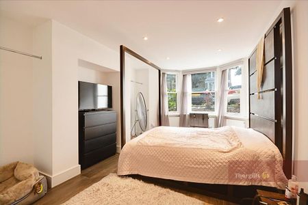 3 bedroom flat to rent - Photo 5