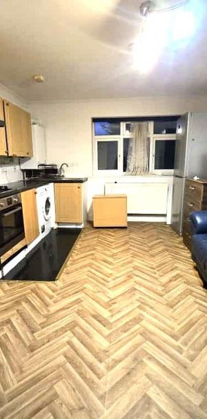 2 bedroom maisonette to rent - Photo 1