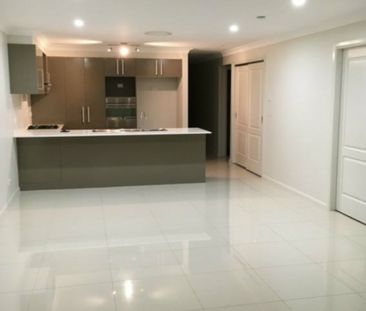 Modern 3-Bedroom Home with Double Garage & Spacious Living - Photo 5