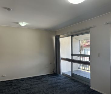 Studio apartment in ideal location! - Unfurnished - Photo 2